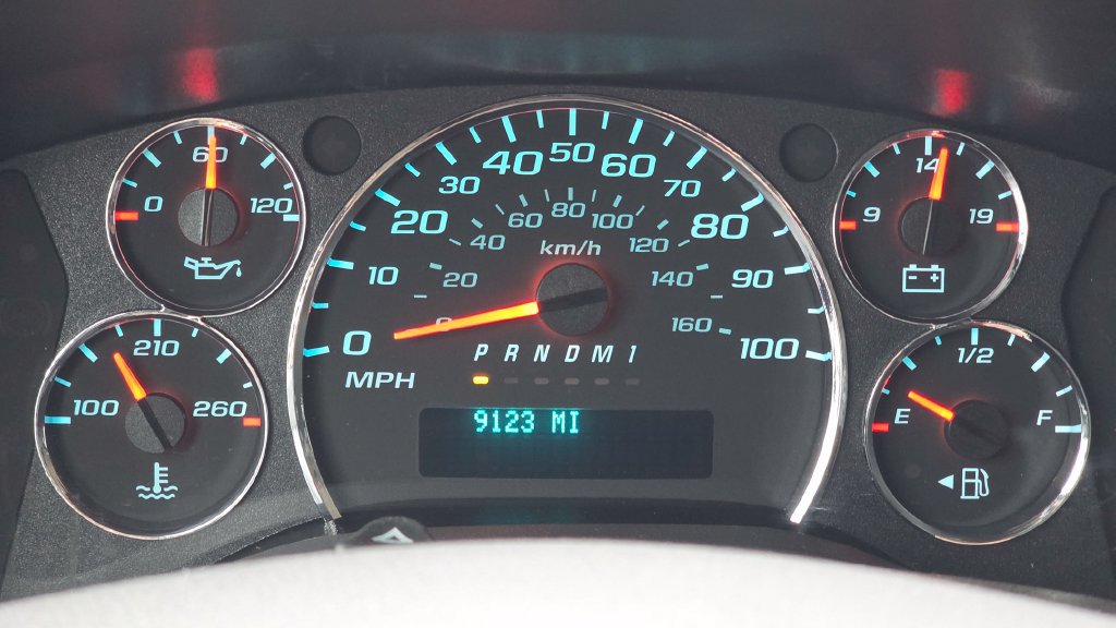 Used 2024 Chevrolet Express 2500 w/ Driver Convenience Package RWD image 24