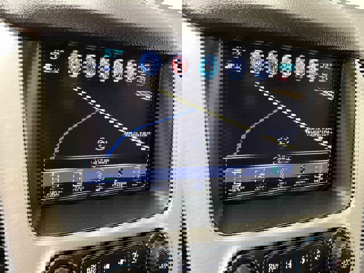 Used 2020 GMC Yukon XL SLT w/ Premium Edition image 5