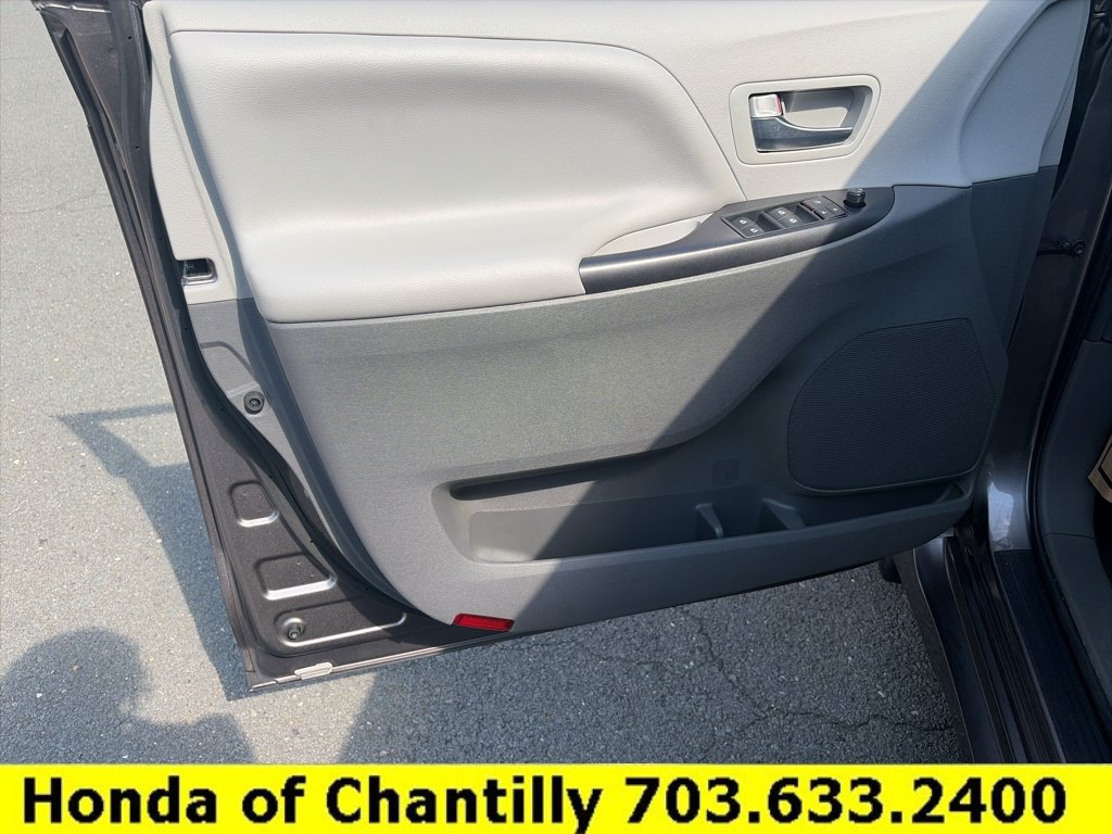 Used 2020 Toyota Sienna LE FWD image 19