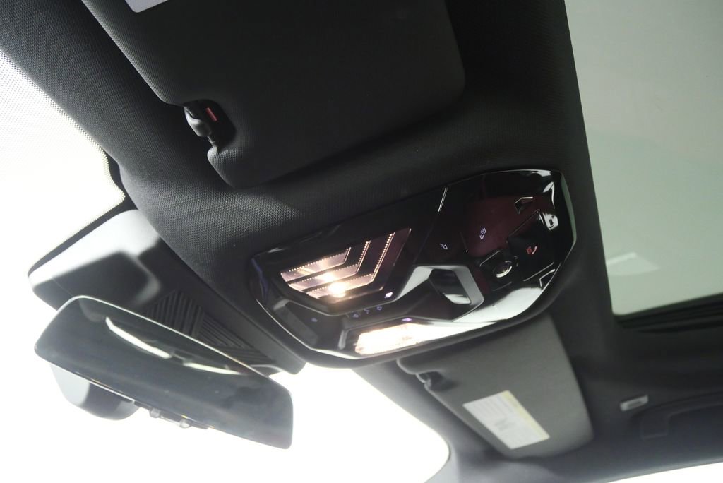 Certified 2025 BMW 530i image 22