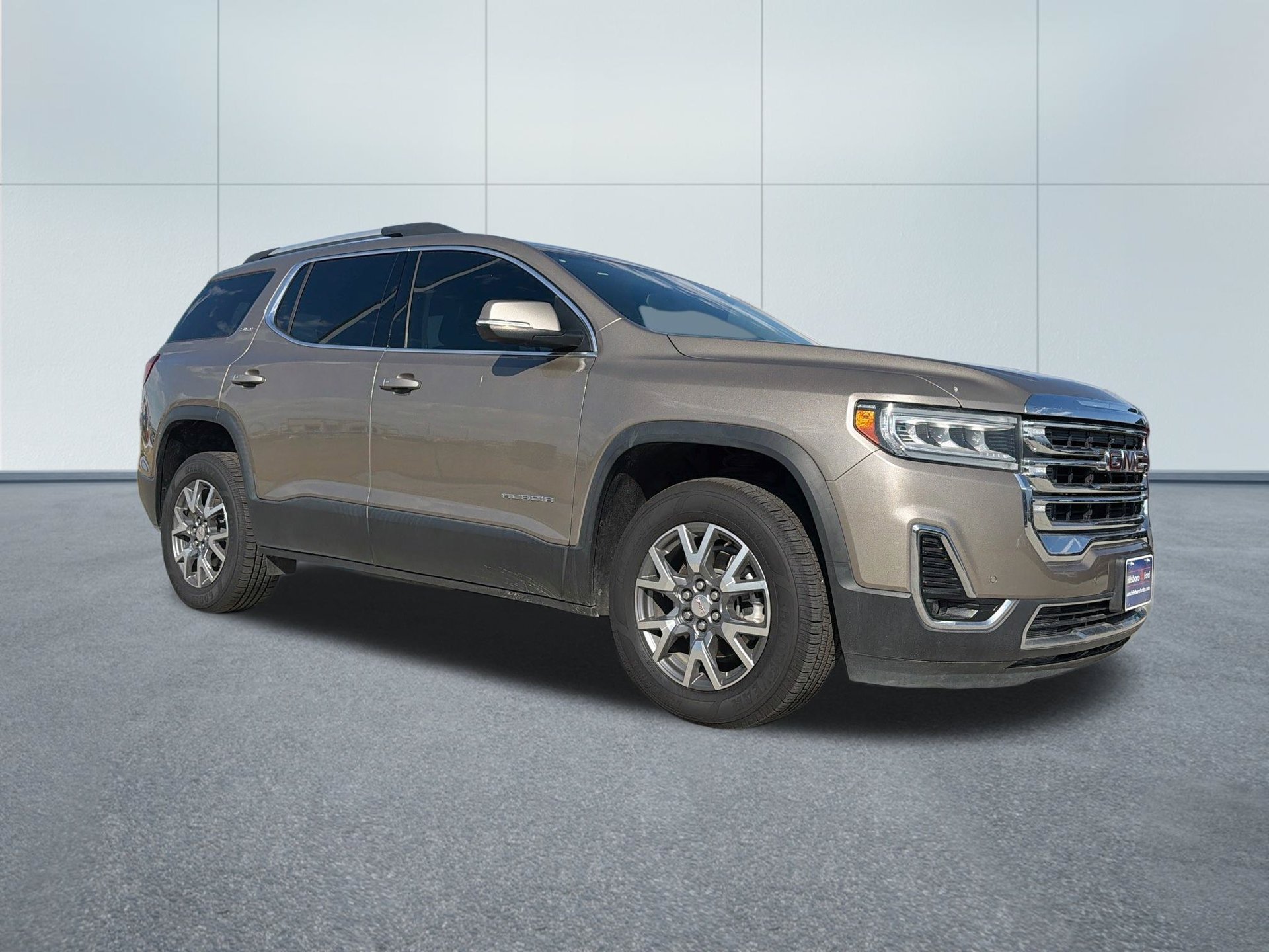 Used 2023 GMC Acadia SLT AWD/4WD image 3