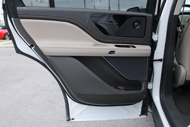 Used 2023 Lincoln Aviator Reserve w/ Elements Package Plus image 32