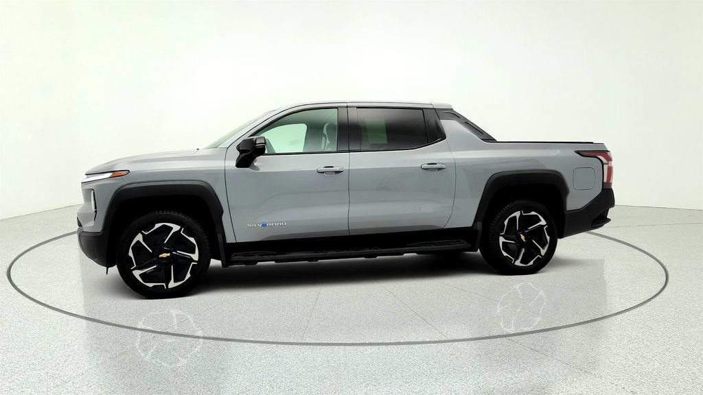 Used 2026 Chevrolet Silverado EV LT AWD/4WD image 8