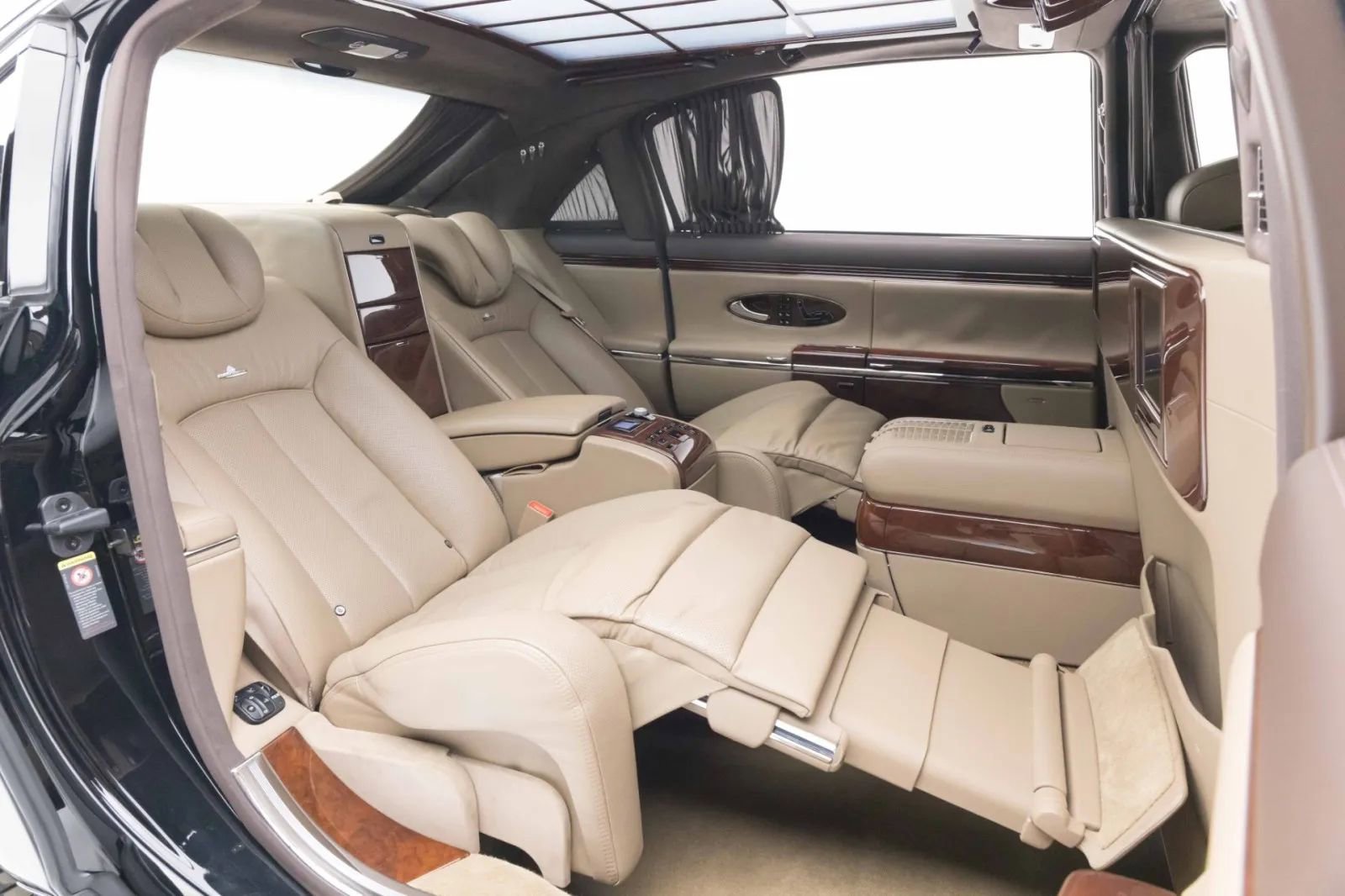 Used 2012 Maybach 62 RWD image 37