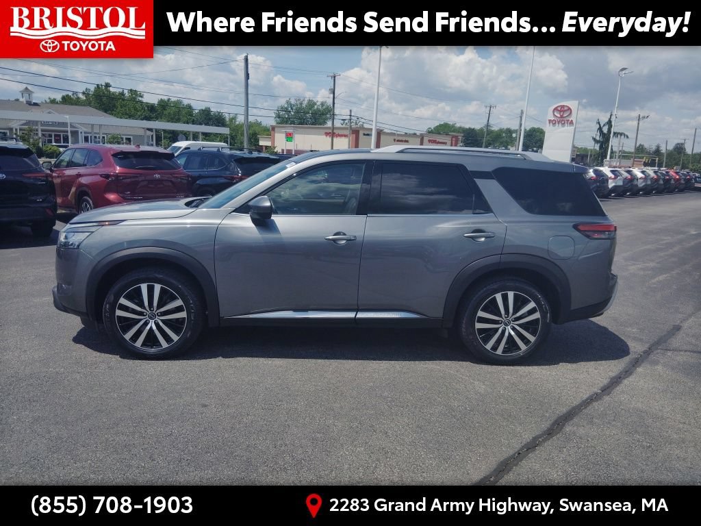 Used 2023 Nissan Pathfinder Platinum AWD/4WD image 4