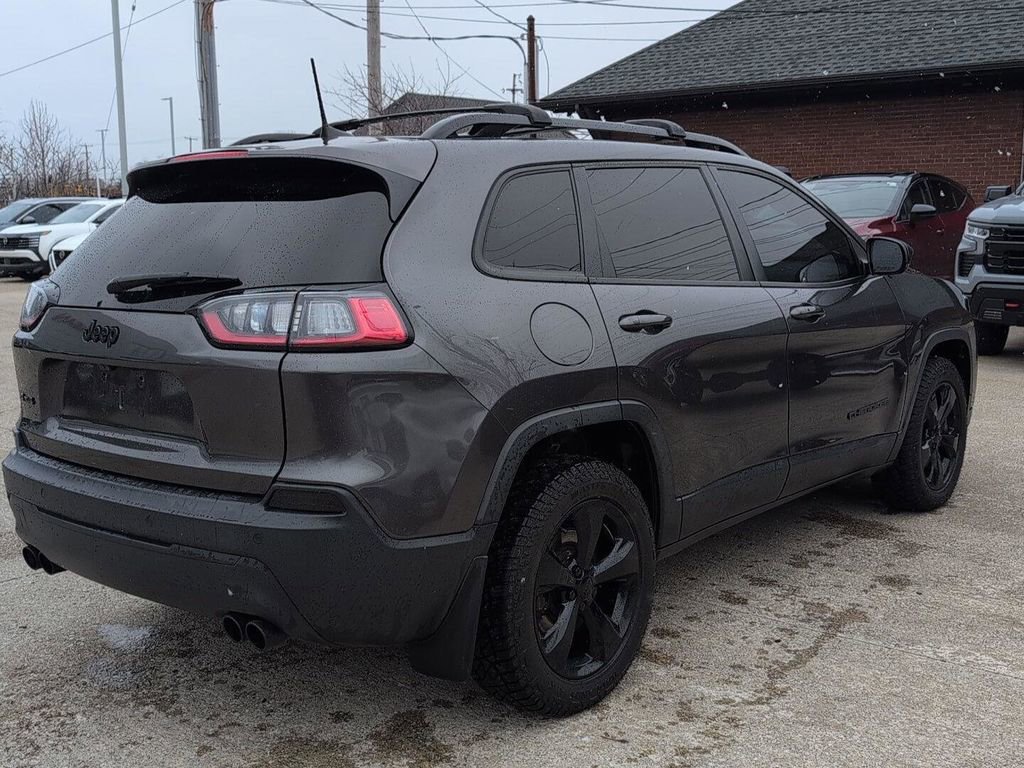 Used 2019 Jeep Cherokee Latitude Plus image 3