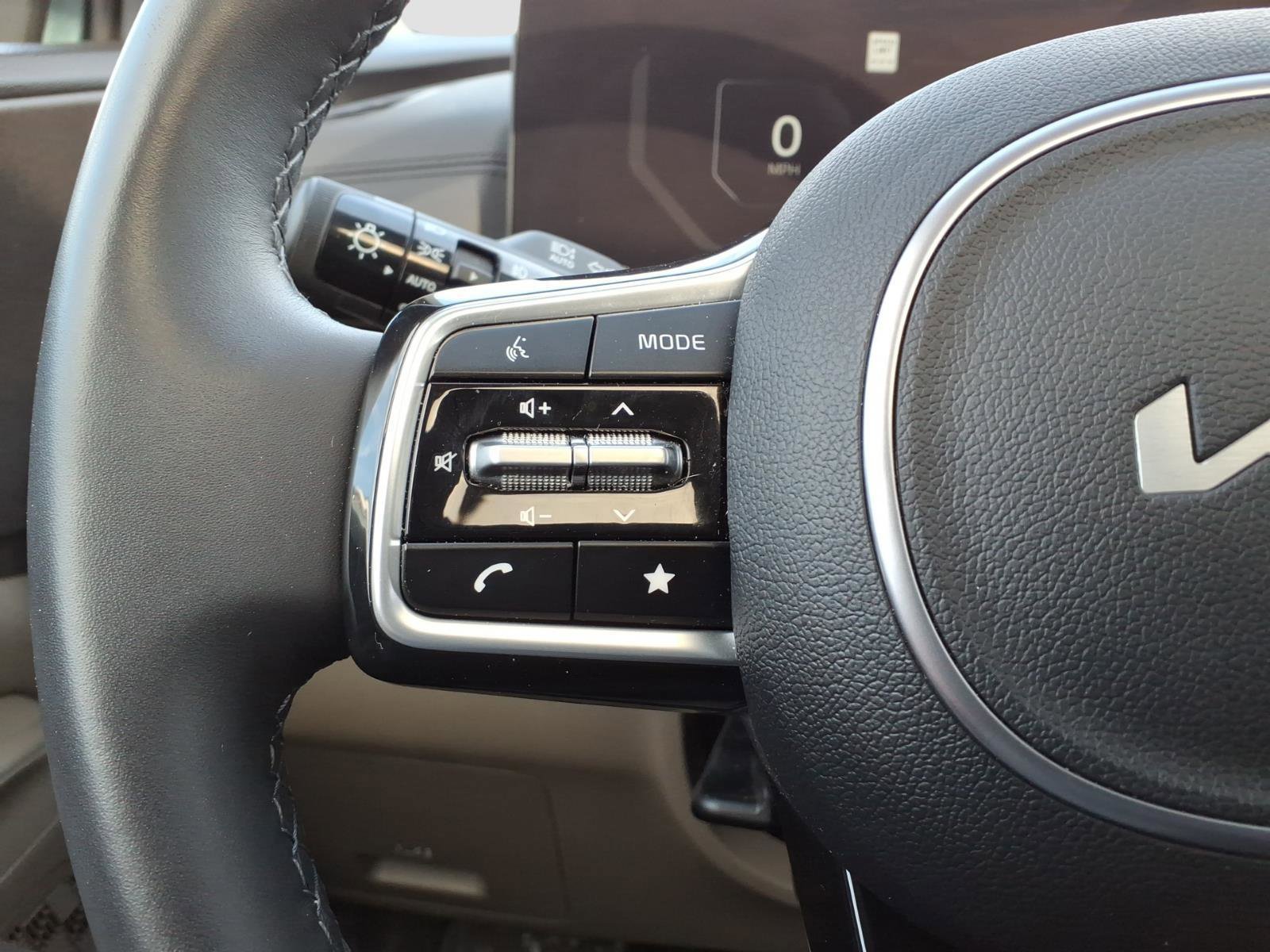 Used 2025 Kia Carnival SX image 26