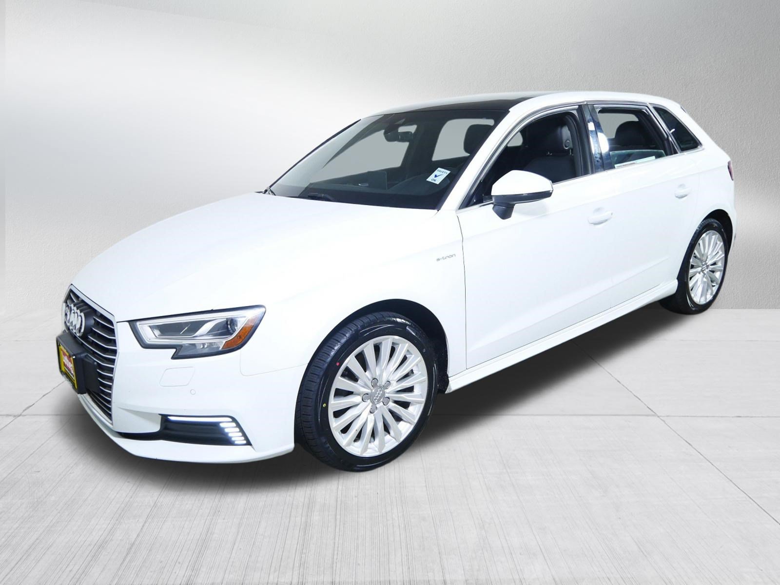 Used 2018 Audi A3 e-tron Prestige w/ Prestige Package FWD image 3