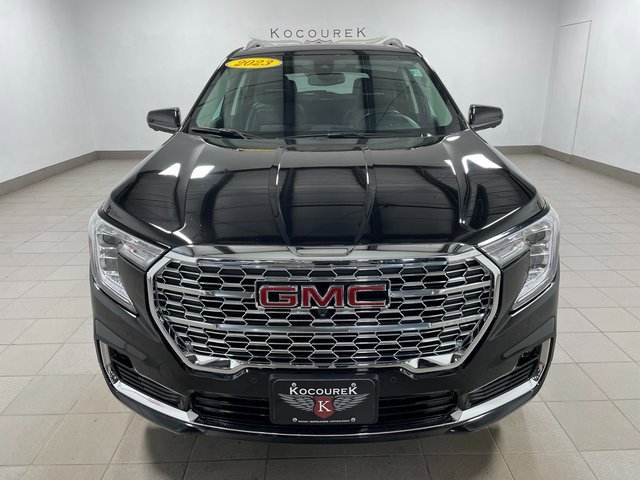 Used 2023 GMC Terrain Denali image 2