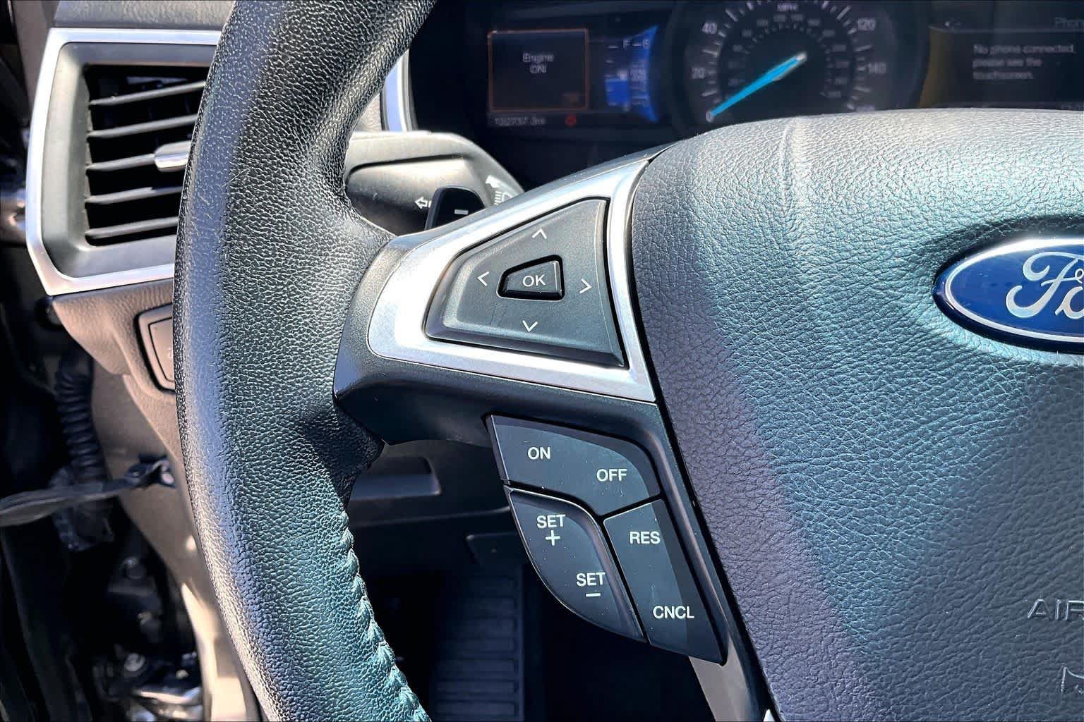 Used 2016 Ford Edge Titanium FWD image 22