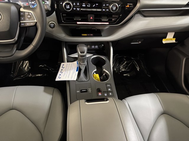 Used 2026 Toyota Highlander XLE AWD/4WD image 34