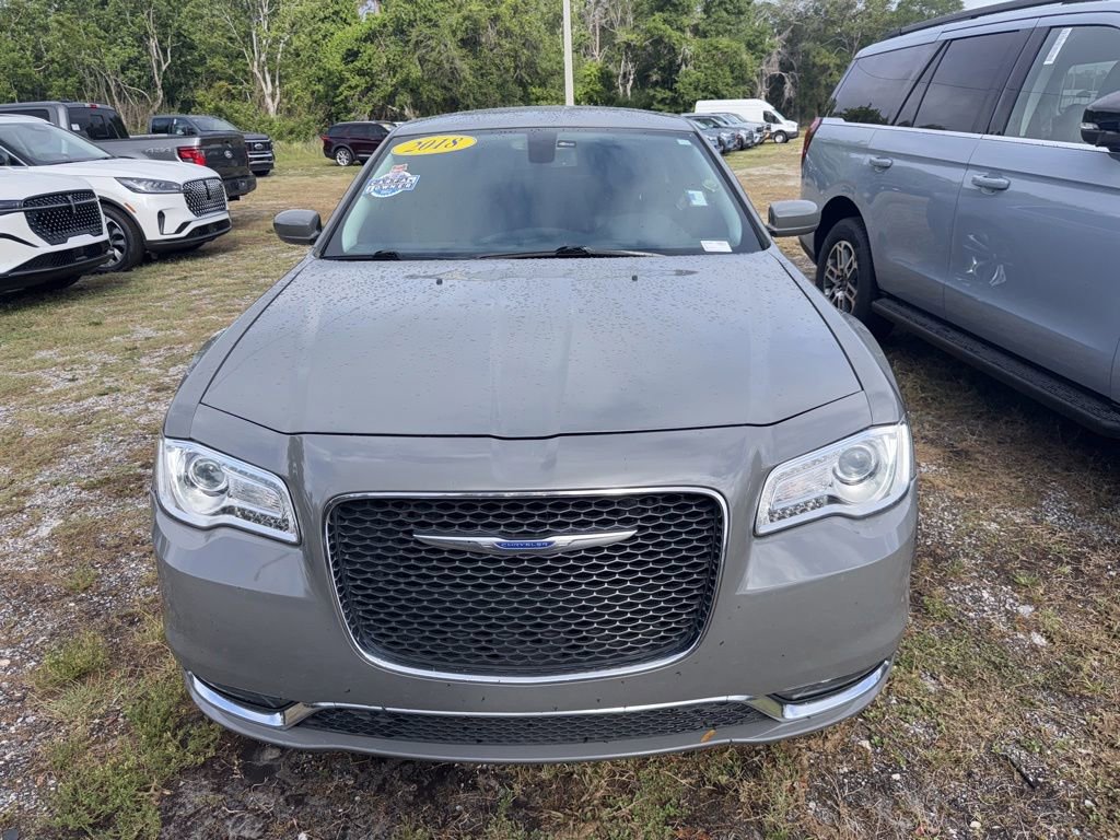 Used 2018 Chrysler 300 Touring L RWD image 9