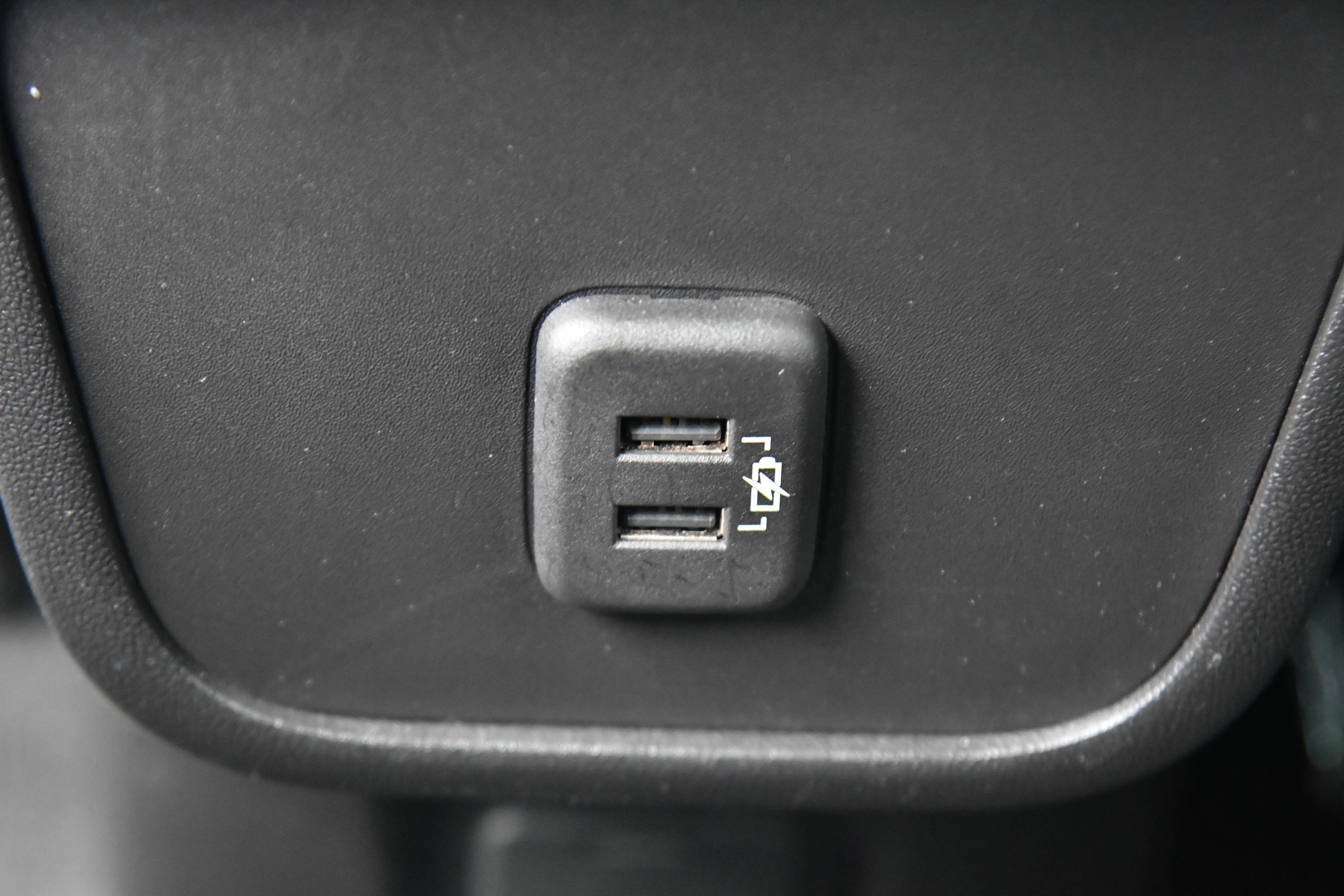 Used 2024 GMC Terrain SLT image 37