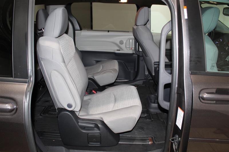 Used 2023 Toyota Sienna LE w/ LE Plus Package FWD image 28