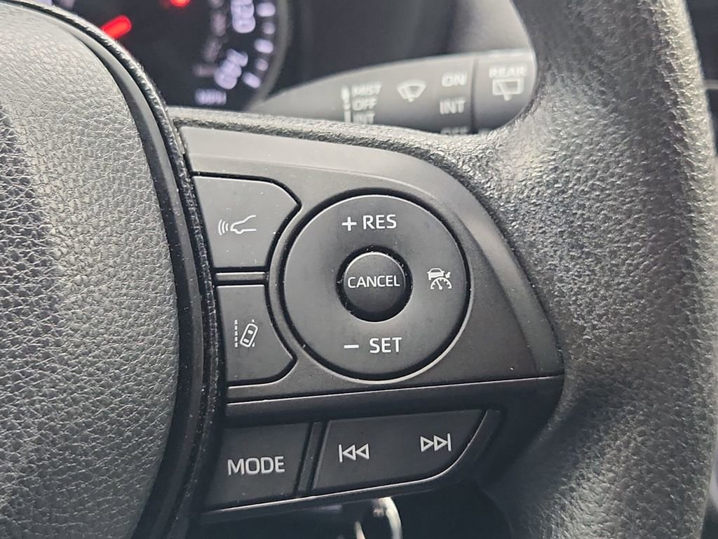 Used 2021 Toyota RAV4 LE image 28