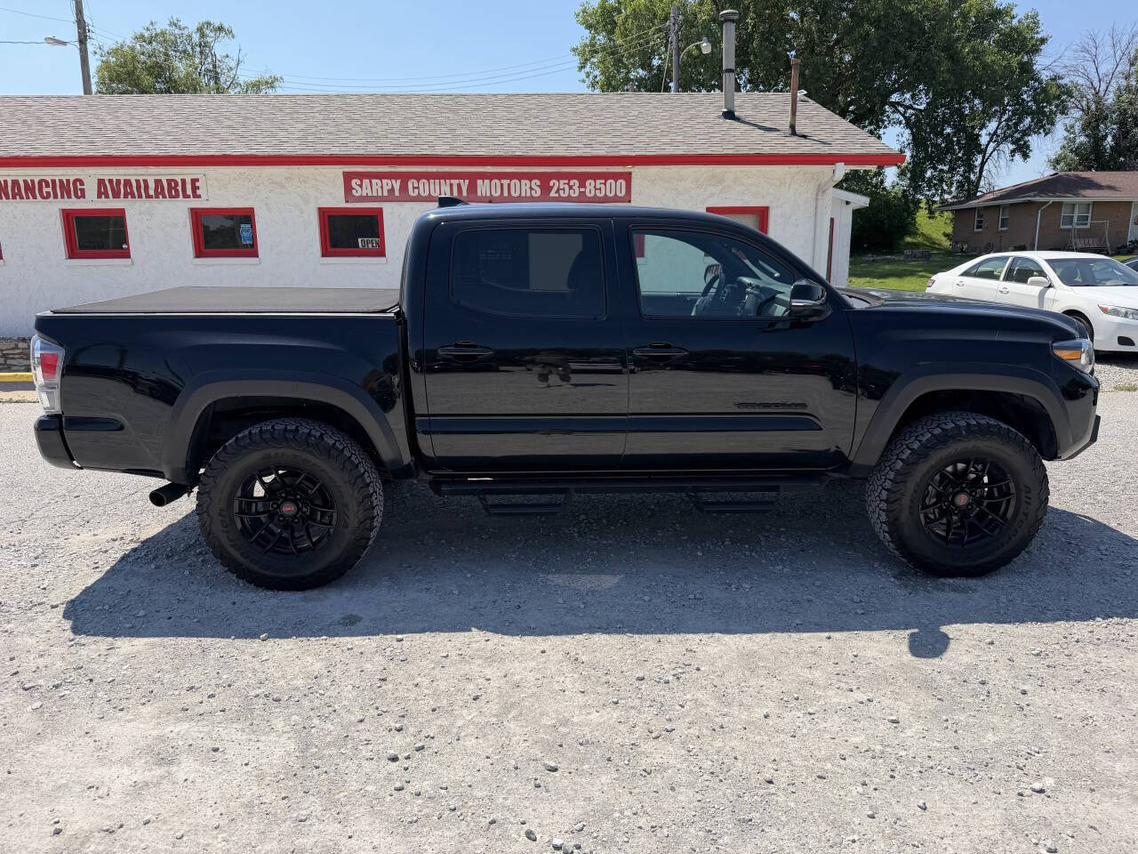 Used 2022 Toyota Tacoma TRD Off-Road w/ TRD Premium Off Road Package AWD/4WD image 2