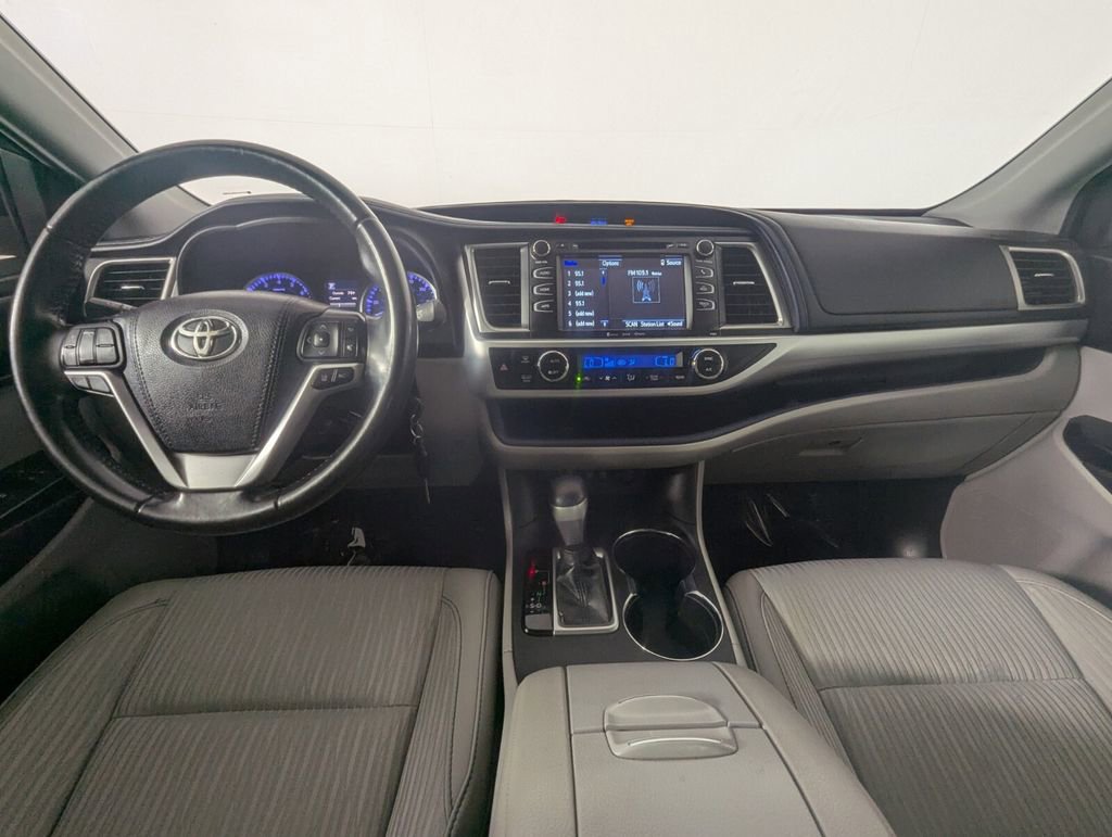 Used 2019 Toyota Highlander Plus FWD image 14