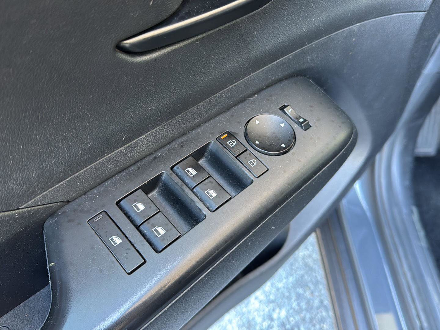 Used 2024 Hyundai Kona SEL w/ Convenience Package image 27