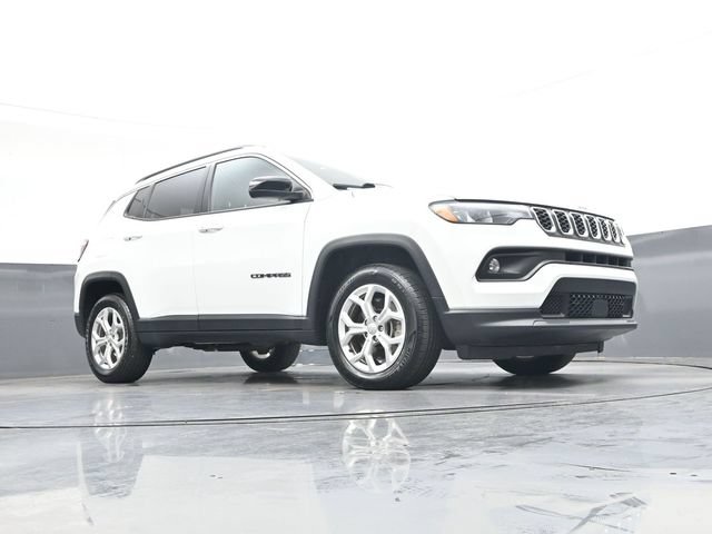 Used 2024 Jeep Compass Latitude AWD/4WD image 31