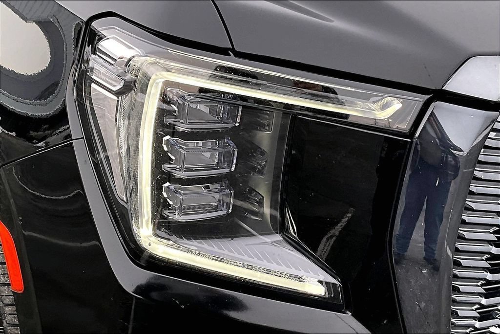 Used 2023 GMC Yukon XL Denali Ultimate AWD/4WD image 30