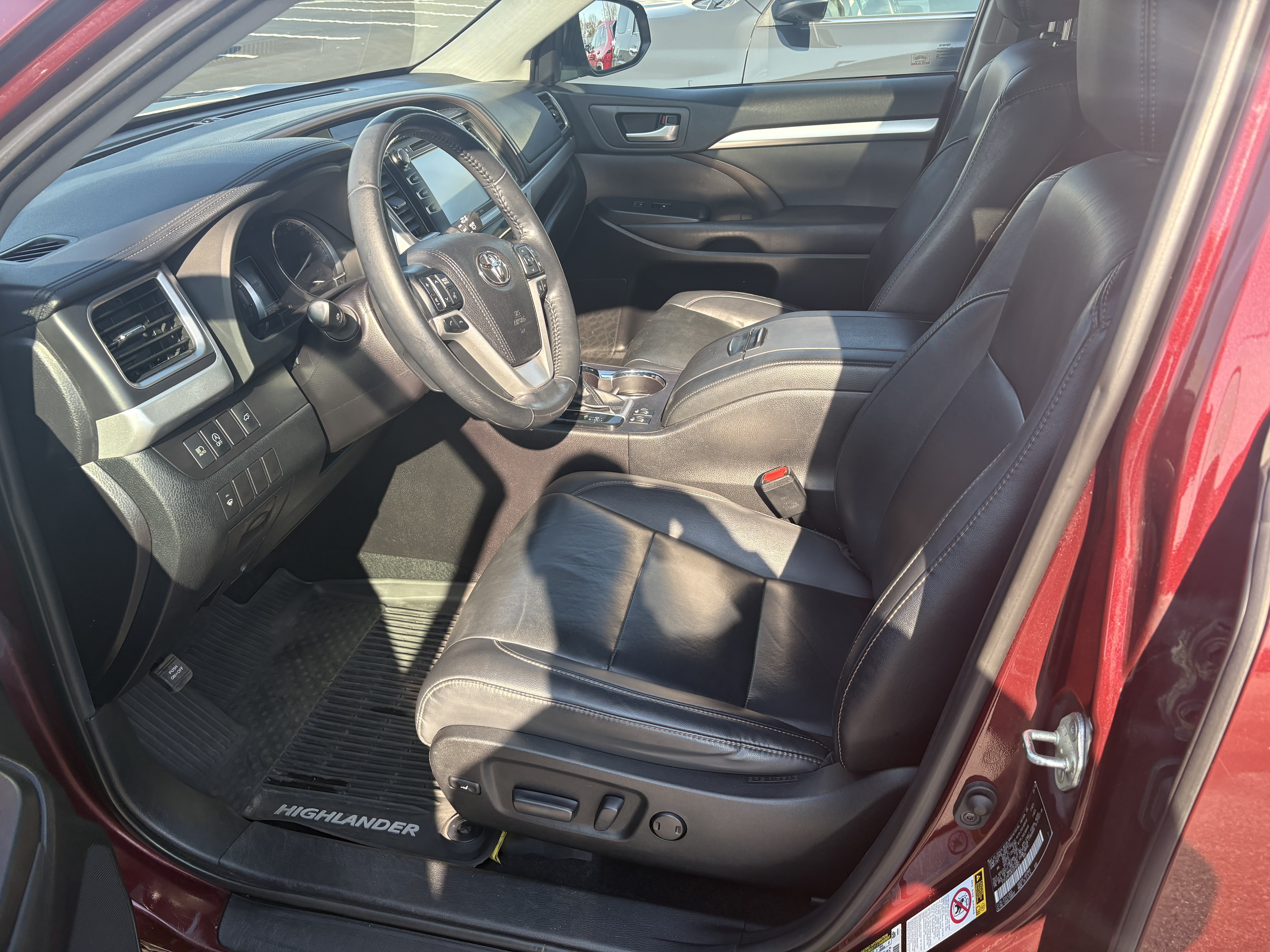 Used 2019 Toyota Highlander XLE AWD/4WD image 4