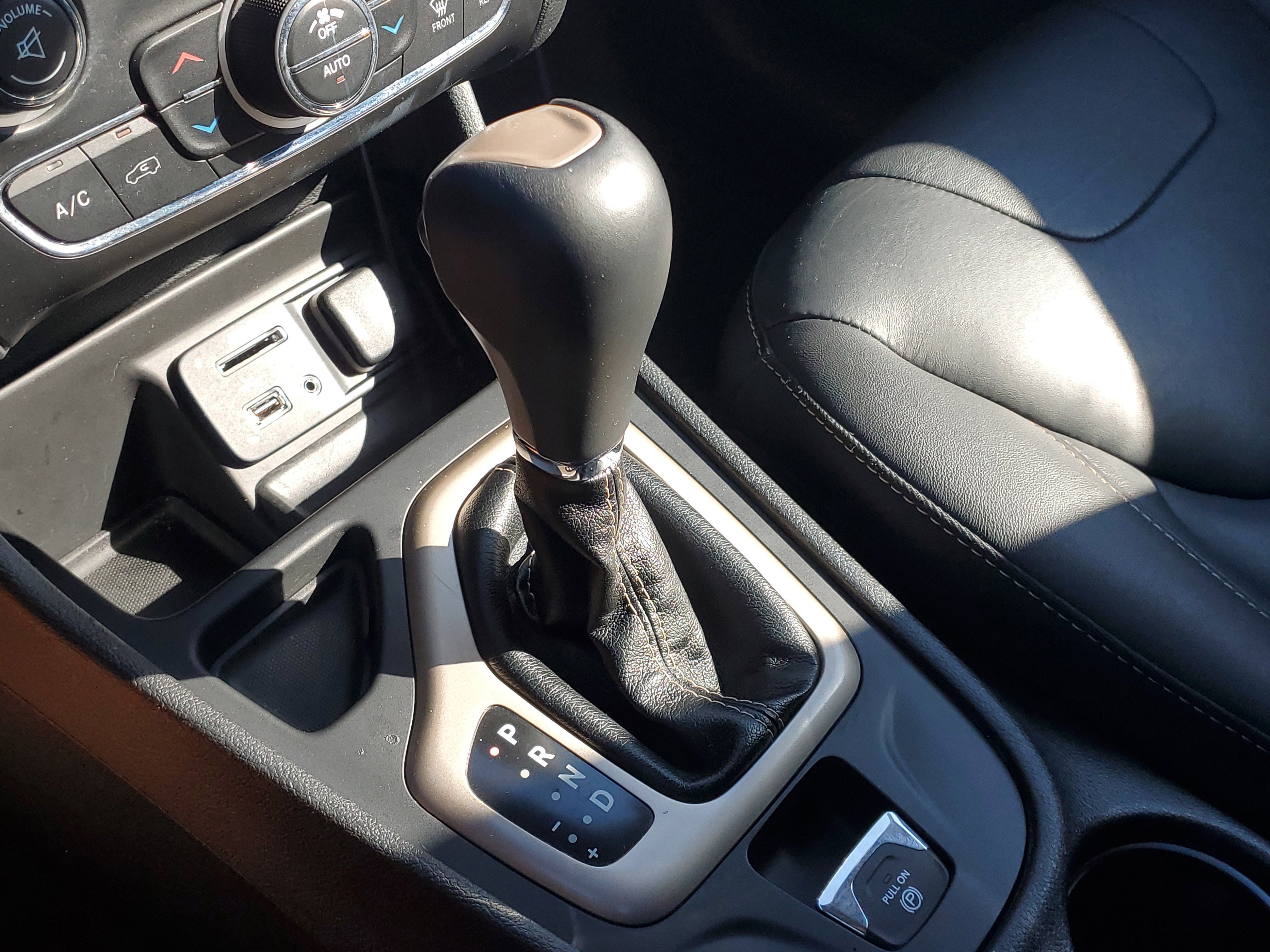 Used 2018 Jeep Cherokee Limited FWD image 30