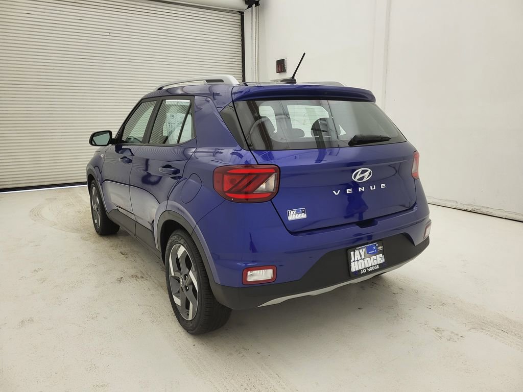 Used 2025 Hyundai Venue SEL image 15