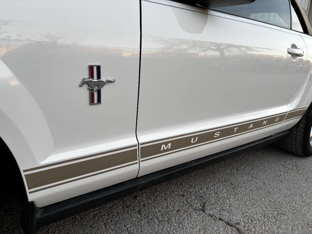 Used 2007 Ford Mustang Convertible image 10