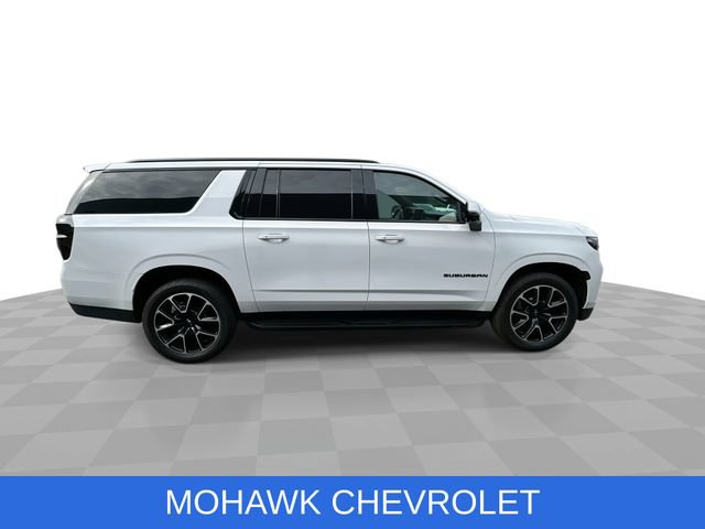 Used 2022 Chevrolet Suburban RST w/ Luxury Package AWD/4WD image 9