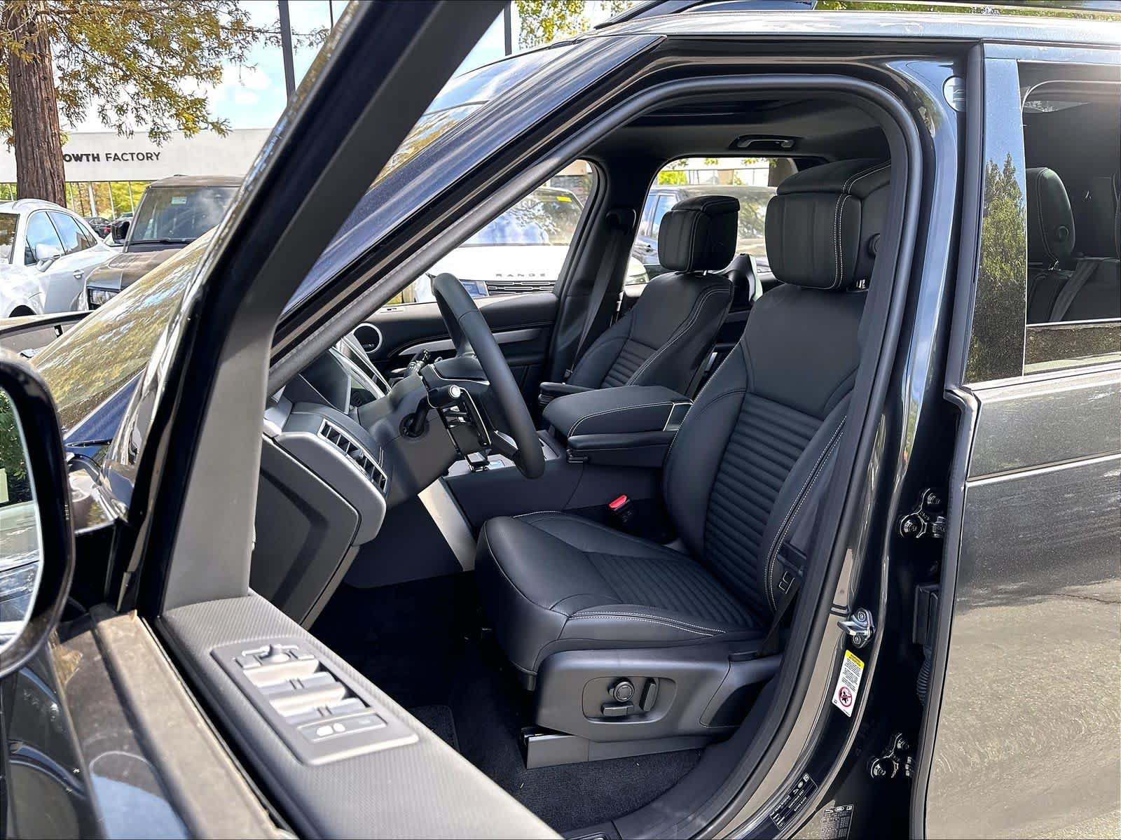 New 2026 Land Rover Discovery Dynamic SE AWD/4WD image 11