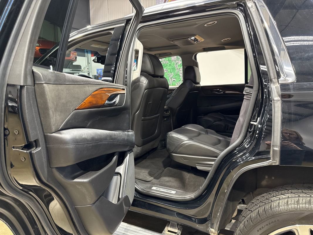 Used 2015 Cadillac Escalade Premium image 92