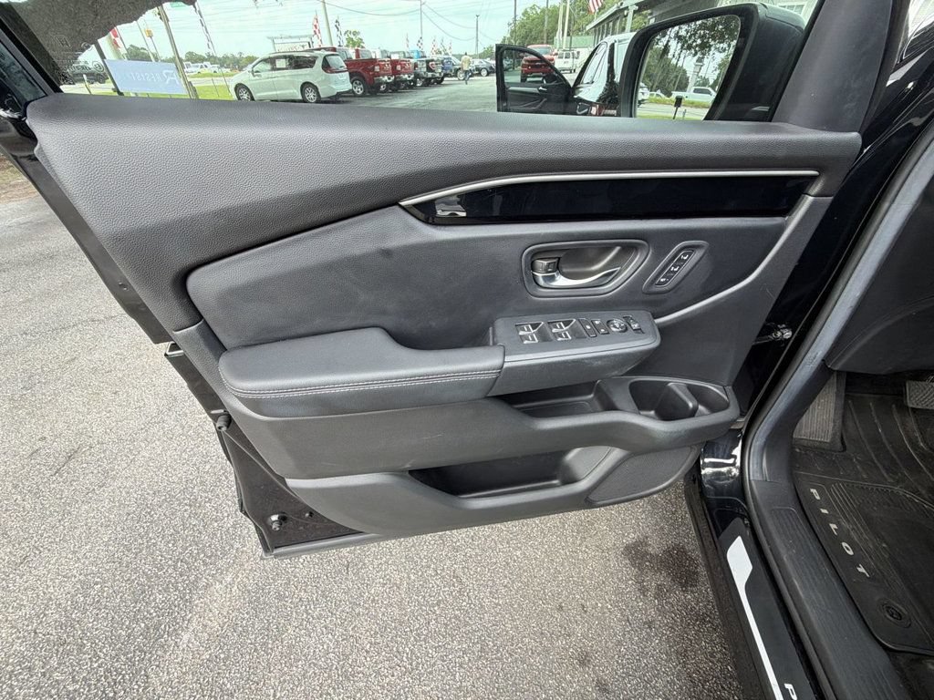 Used 2025 Honda Pilot EX-L image 12