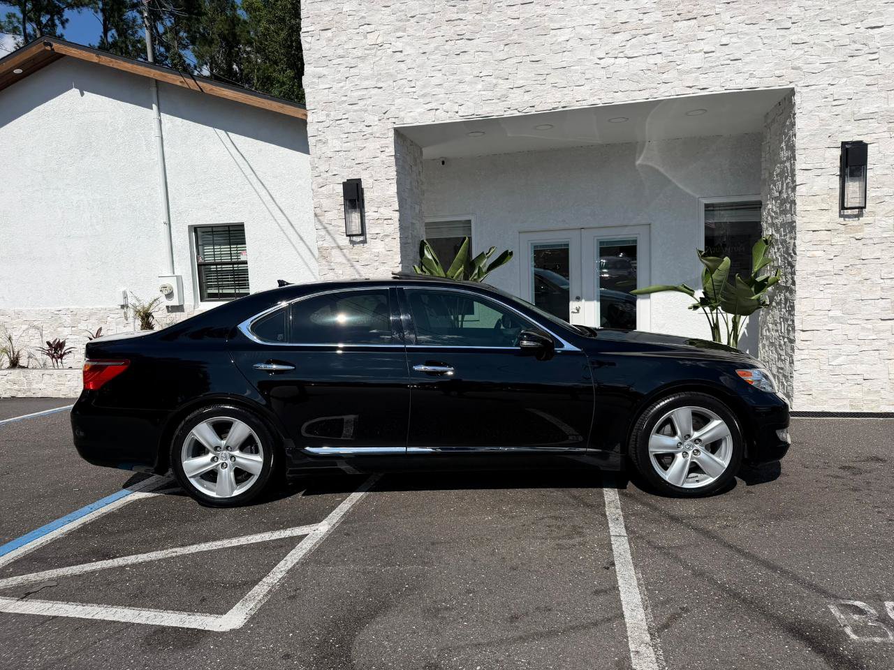 Used 2012 Lexus LS 460 w/ Luxury Value Edition RWD image 17