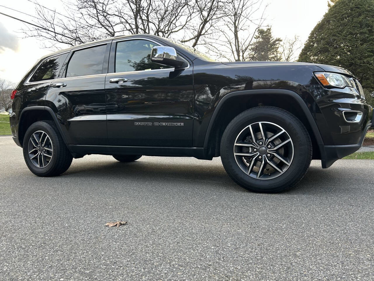 Used 2019 Jeep Grand Cherokee Limited AWD/4WD image 24