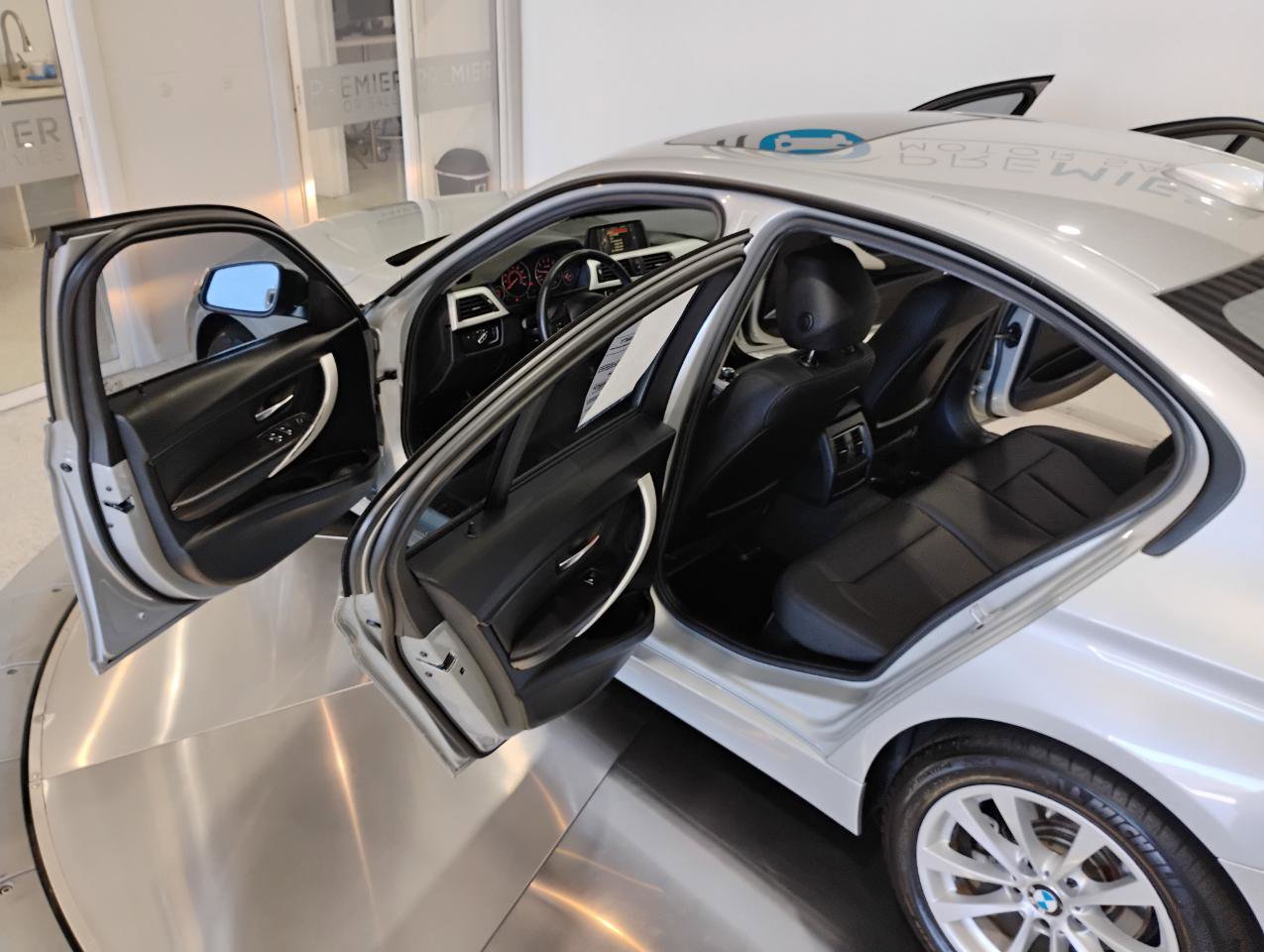 Used 2017 BMW 320i Sedan image 7