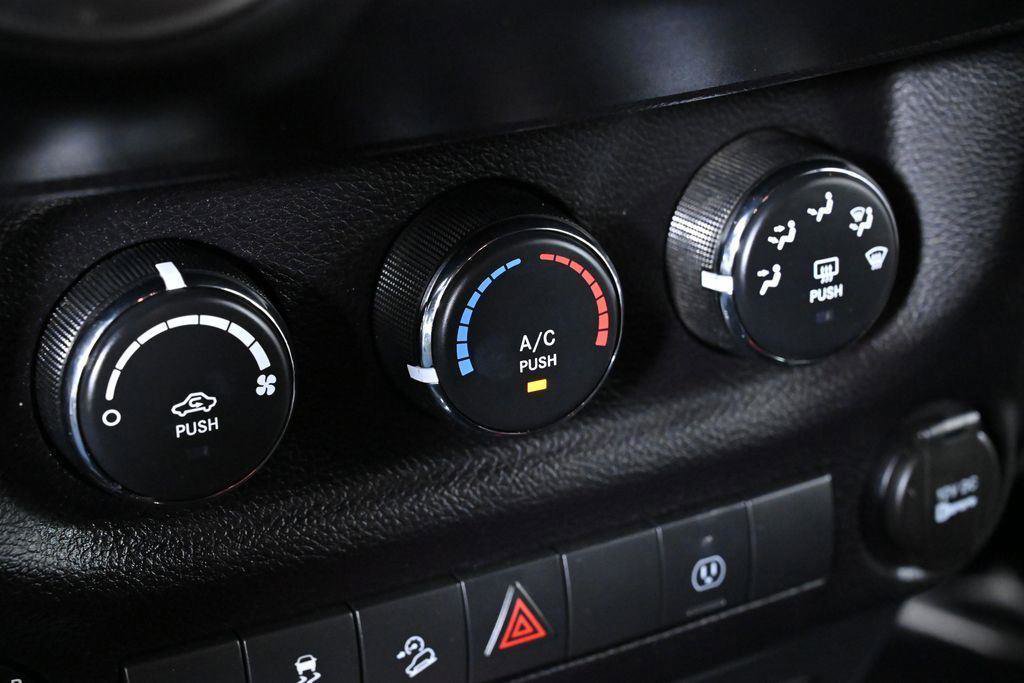 Used 2016 Jeep Wrangler Unlimited Sahara image 23