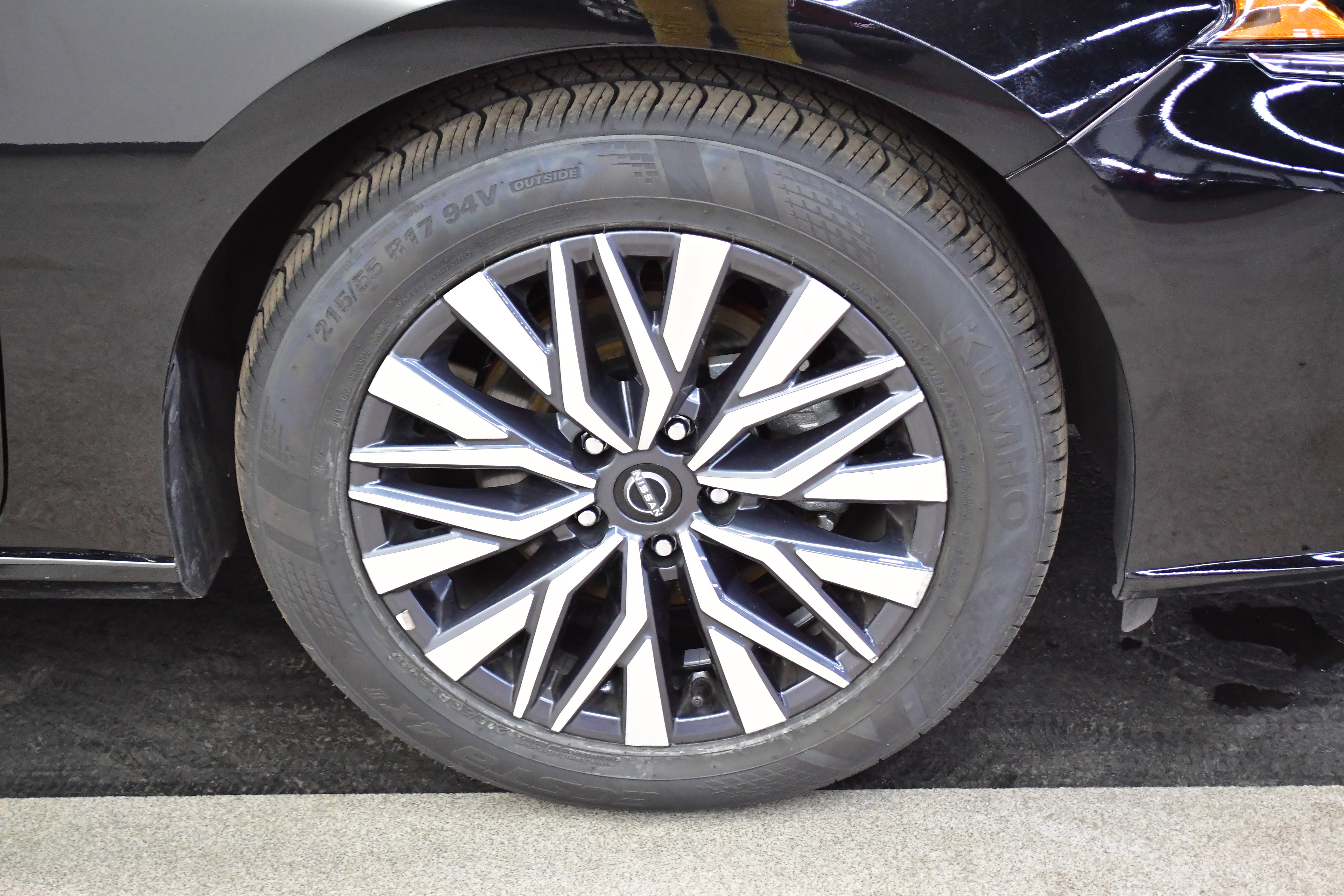 Used 2025 Nissan Altima 2.5 SV FWD image 35