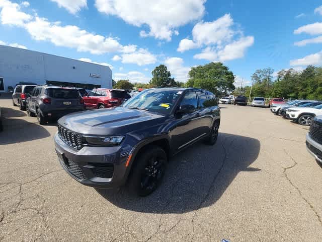 Used 2023 Jeep Grand Cherokee Altitude AWD/4WD image 24