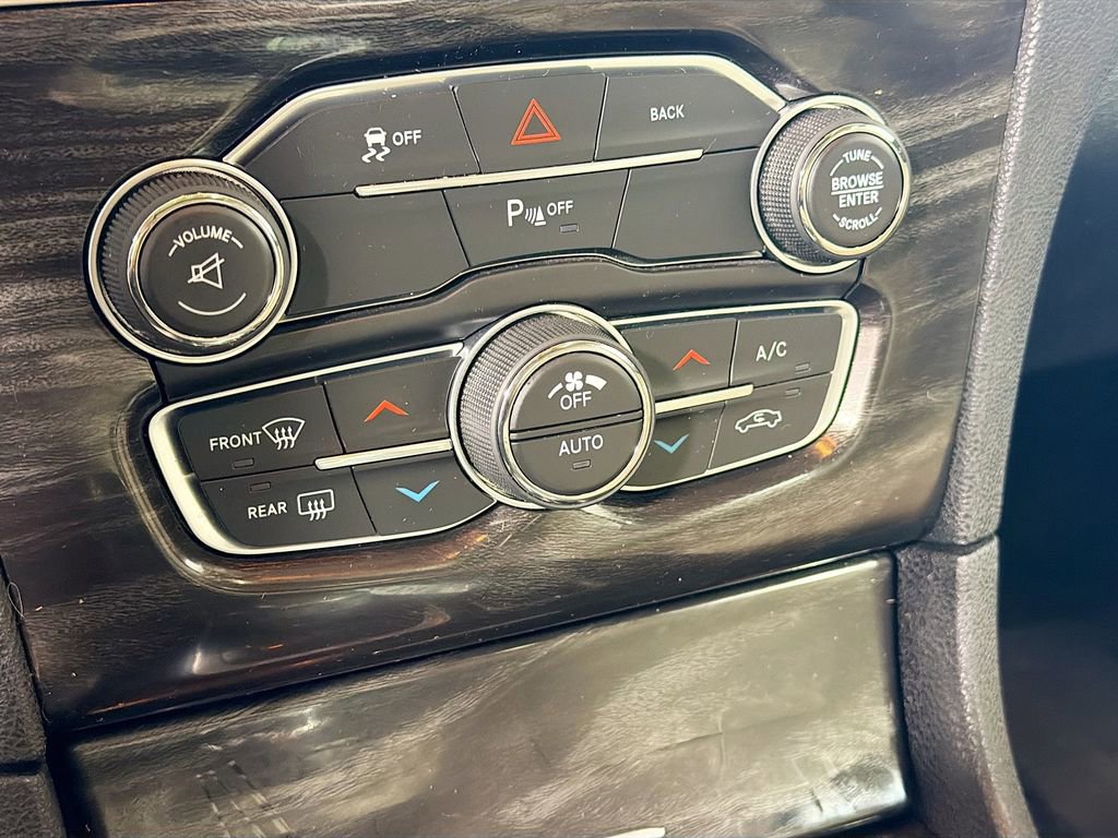 Used 2016 Chrysler 300 Limited image 17