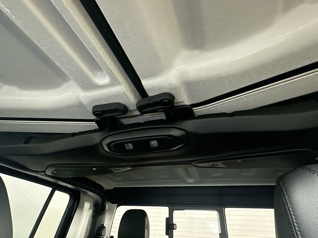 New 2025 Jeep Gladiator Sport image 14