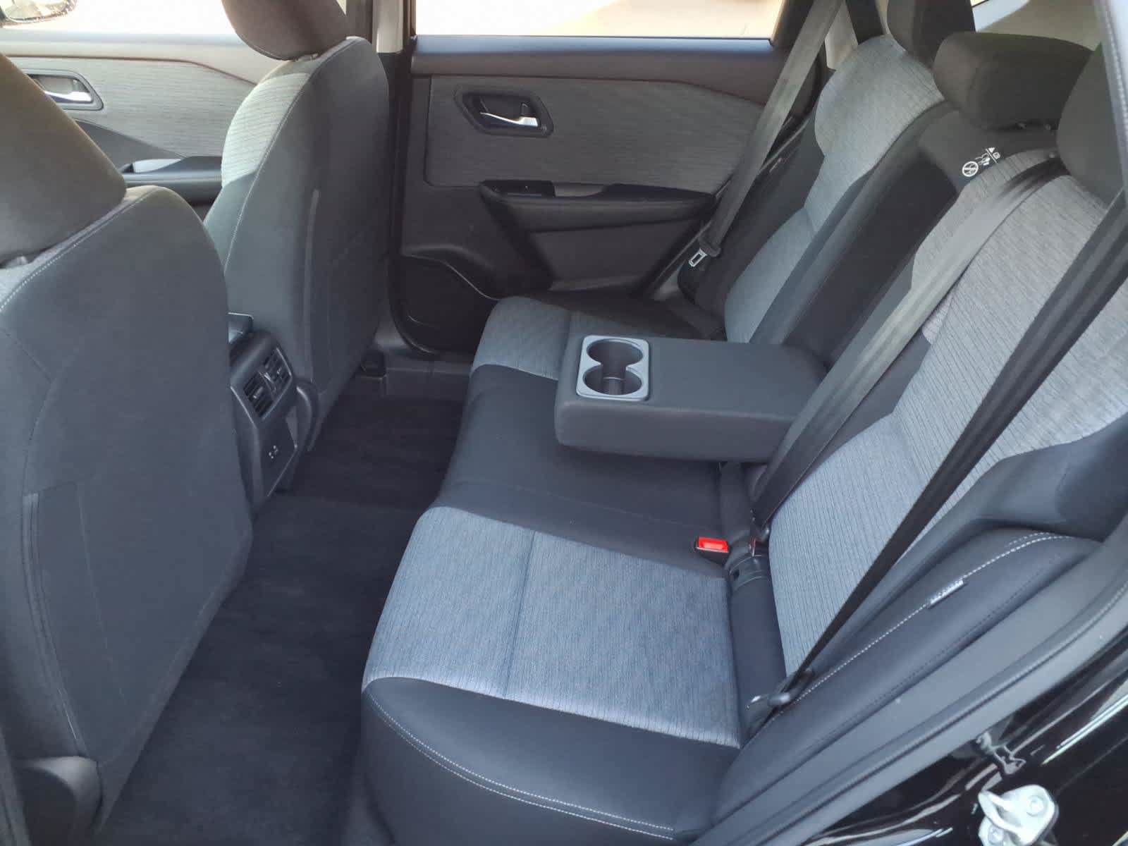 Used 2023 Nissan Rogue SV FWD image 9
