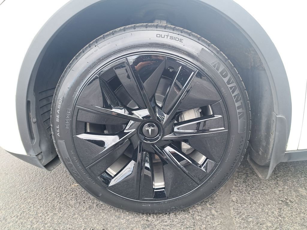 Used 2023 Tesla Model Y Long Range image 29