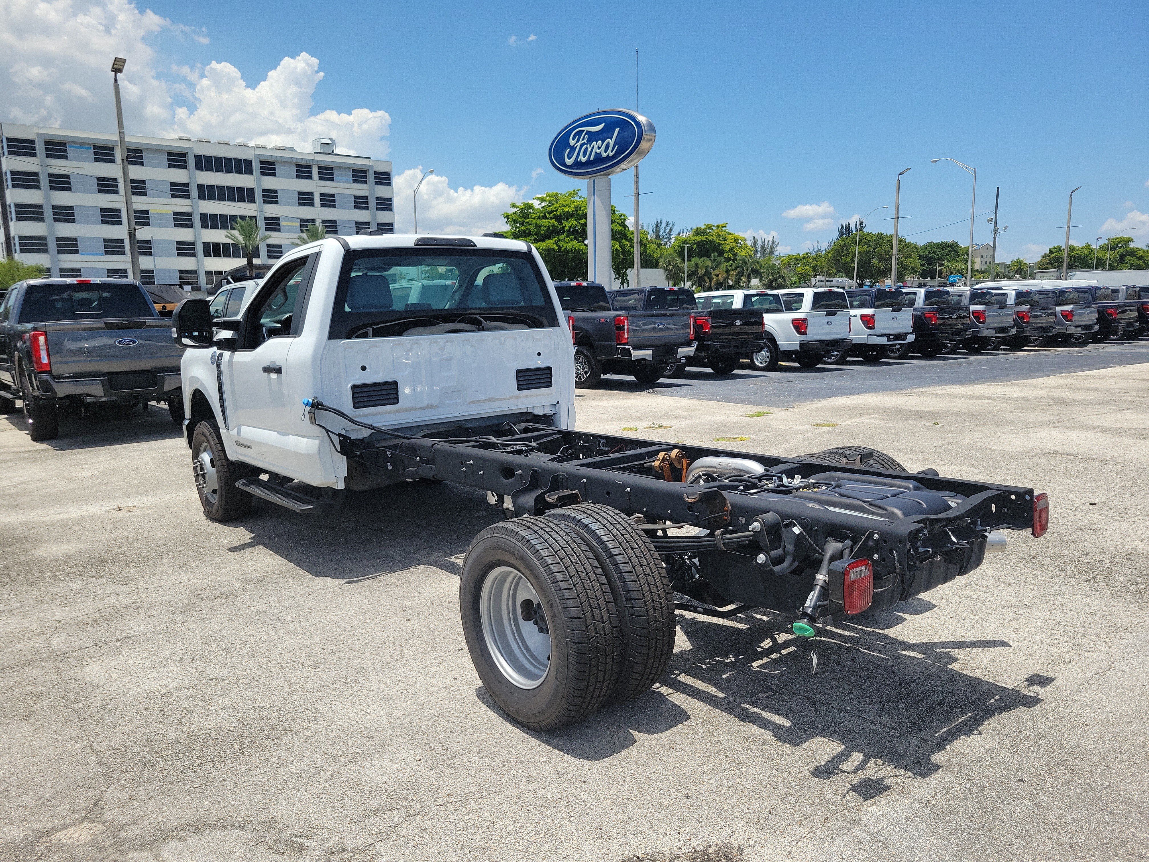 Used 2024 Ford F350 XL w/ XL Chrome Package AWD/4WD image 4