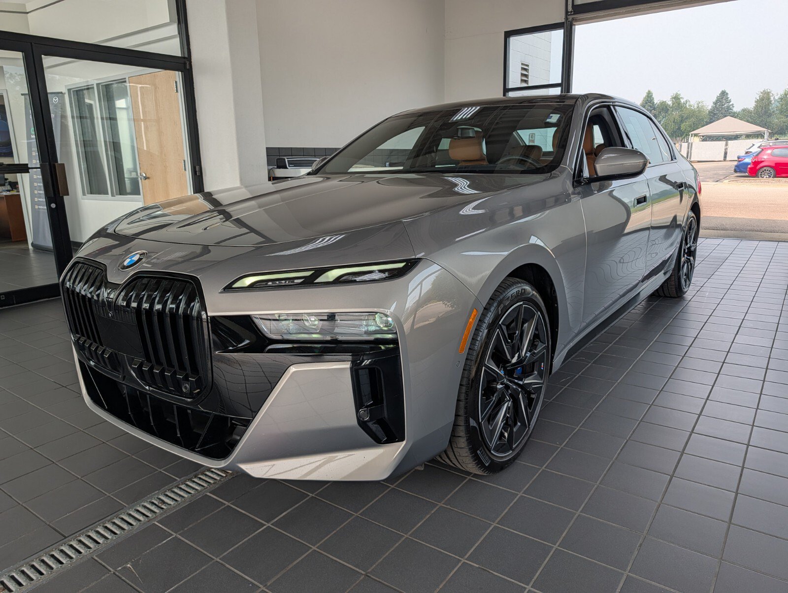 Used 2024 BMW 740i xDrive AWD/4WD image 7