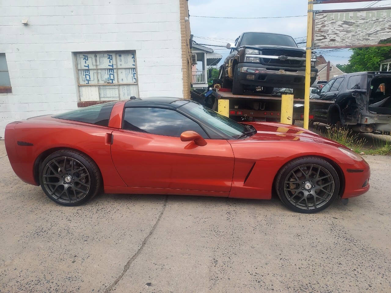 Used 2005 Chevrolet Corvette Coupe w/ Preferred Equipment Group RWD image 2