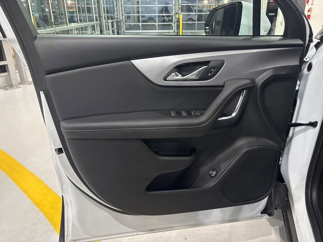 Used 2025 Chevrolet Blazer LT w/ Convenience Package image 11