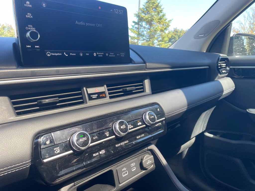 Used 2025 Honda Pilot Touring image 17