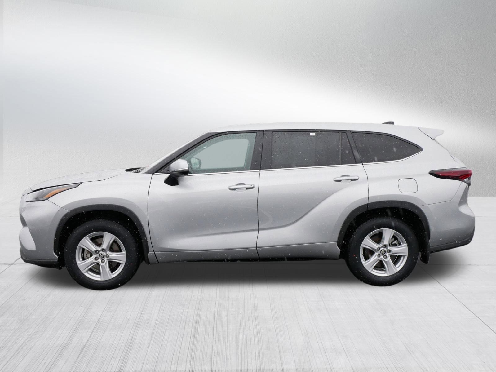 Certified 2024 Toyota Highlander LE image 4