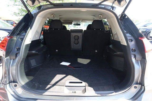Used 2018 Nissan Rogue SV w/ Premium Package FWD image 7