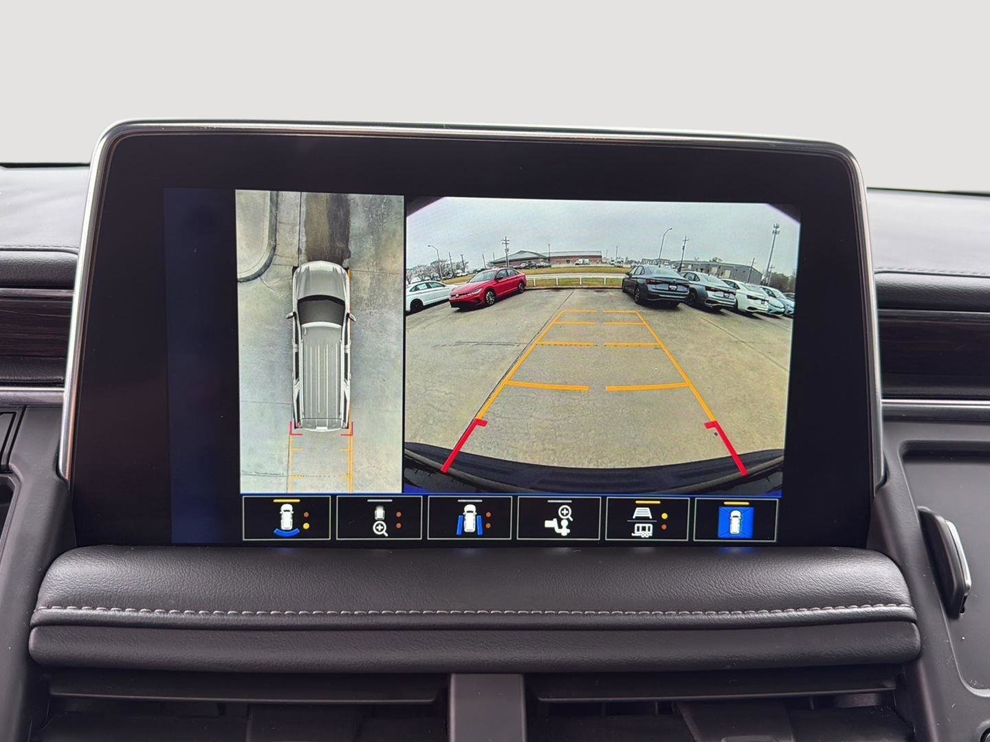 Used 2024 Chevrolet Tahoe Z71 w/ Luxury Package image 25